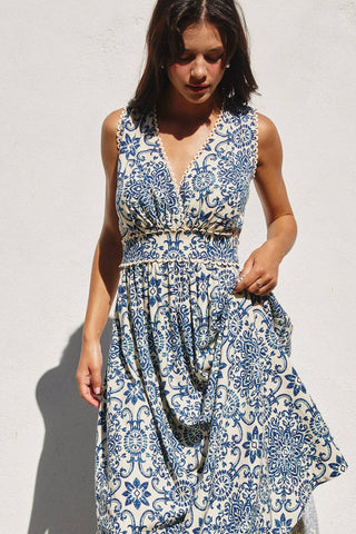 Blue Tile Print Sleeveless Maxi Dress with Scalloped Lace Trim Forum - Paisley V Neck Scalloped Lace Midi Dress (1)