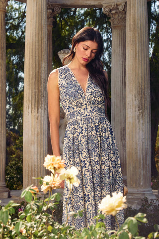 Blue Tile Print Sleeveless Maxi Dress with Scalloped Lace Trim Forum - Paisley V Neck Scalloped Lace Midi Dress (1)